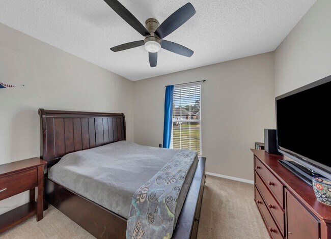 Building Photo - 4501 Parkwood Square