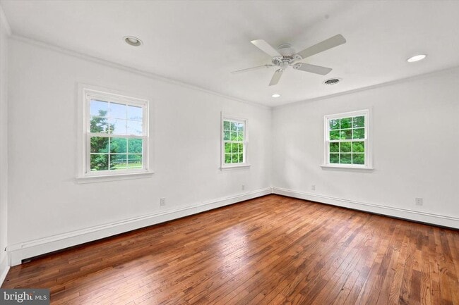 Building Photo - 1058 Glen Hall Rd