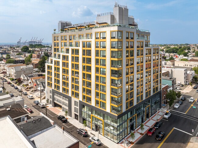 Building Photo - Alora Bayonne