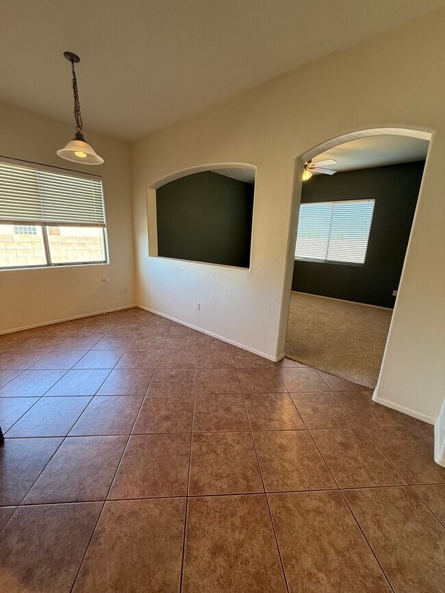 Building Photo - House For Rent