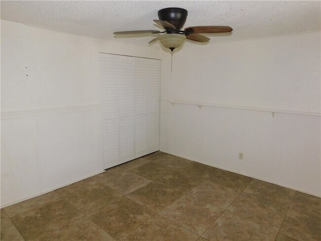 Building Photo - 485 7th Pl