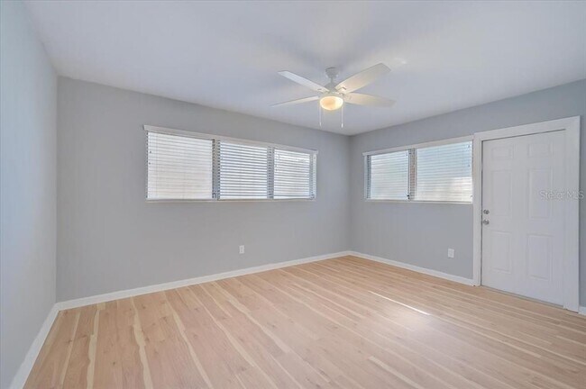 Building Photo - 1221 Cocoanut Ave