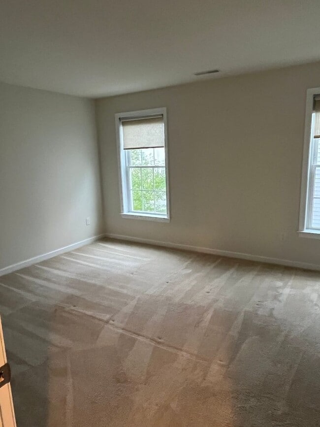 Building Photo - Large Executive 5 Br 3.5 Bath Home in Weymouth's Union Point Neighborhood