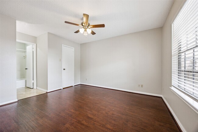 Building Photo - 2750 Holly Hall St