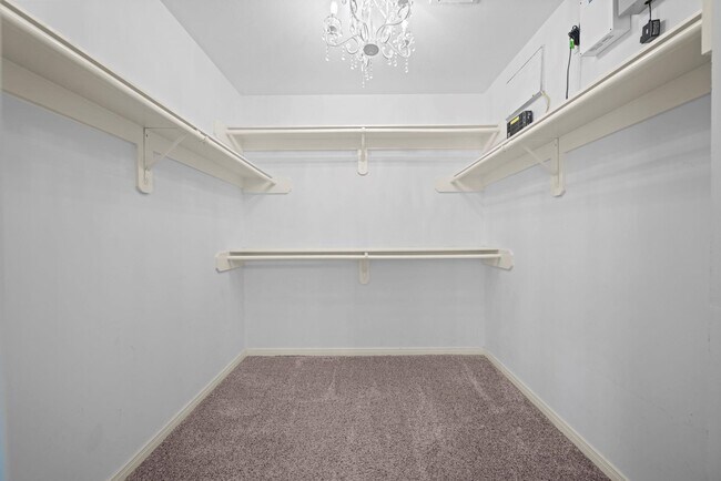 Building Photo - 1523 Cook St