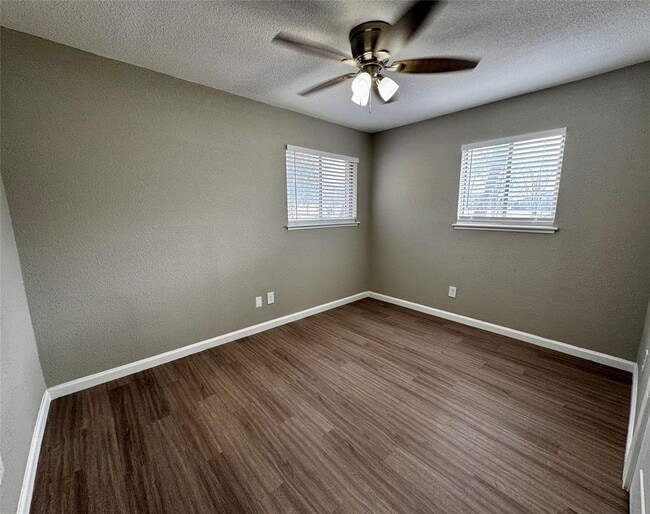 Building Photo - 202 W N Loop Blvd