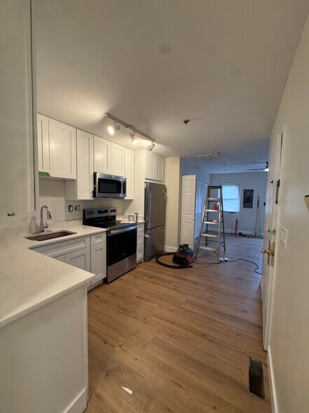 Building Photo - 1733 Guilford Ave