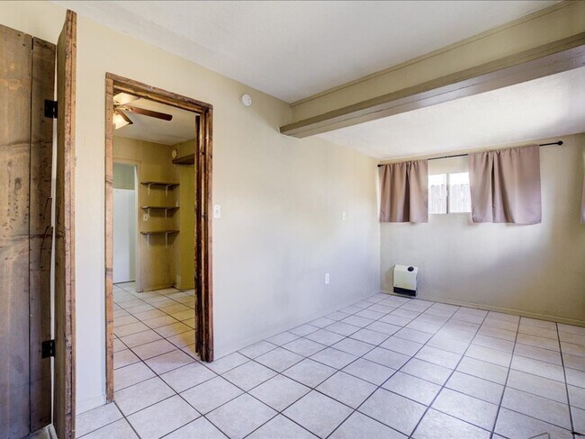 Building Photo - PRICE REDUCTION!!! ALL UTILITIES INCLUDED!