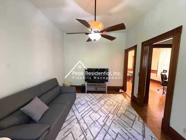 Building Photo - 1bd/1ba Midtown Duplex!