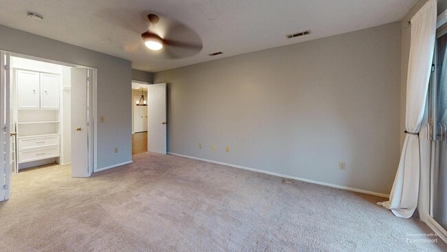 Building Photo - Broadview Heights 1 Bedroom Condo