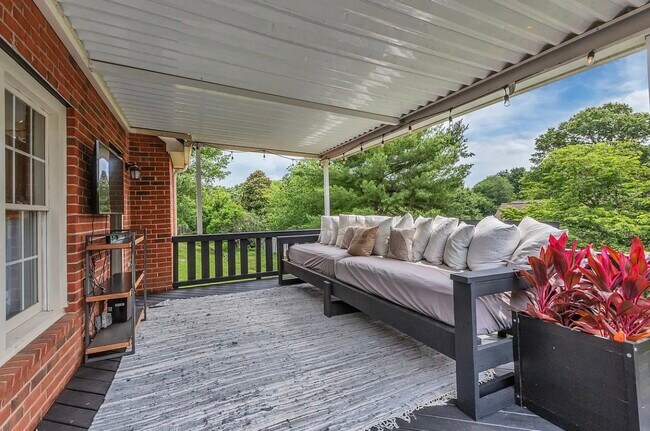 Building Photo - 2779 Landcashire Ct