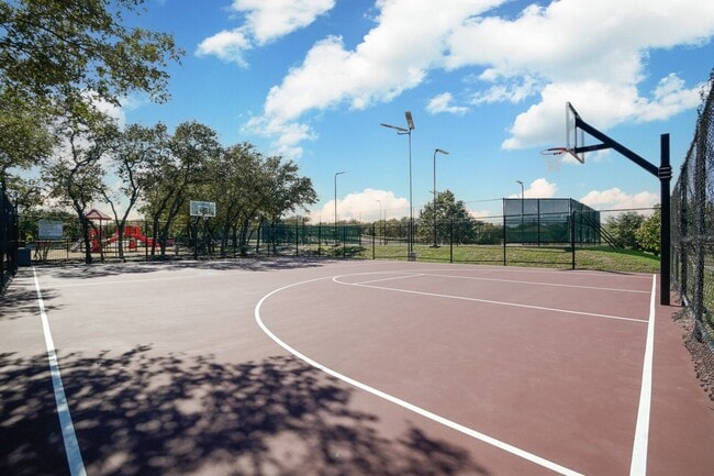 Building Photo - 3 bedroom 2 bathroom on a culdesac located on the far westside of San Antonio