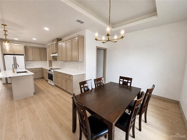 Building Photo - 2509 S Cartier Dr
