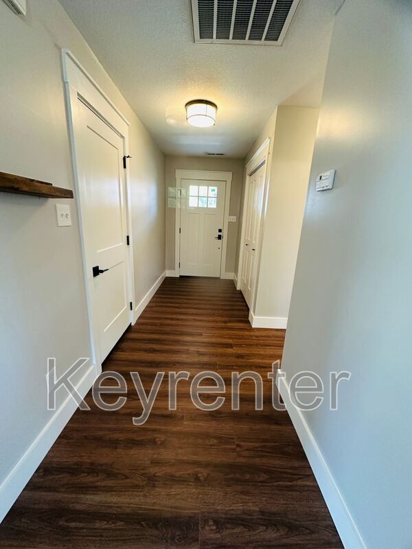 Building Photo - 5330 Blue Star Dr