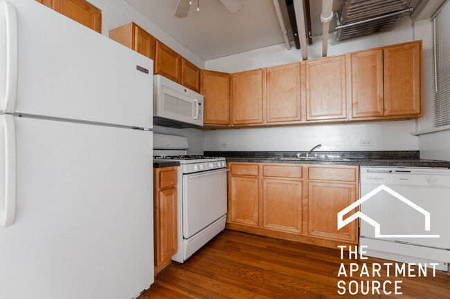 Primary Photo - 1424 W Addison St