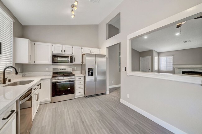 Building Photo - Fully Renovated Single Story 3bd/2bth Single Family Home