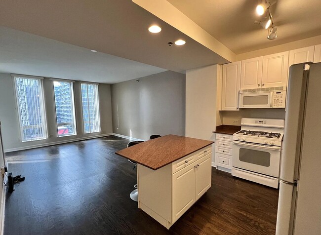 Building Photo - Don’t Miss This Opportunity