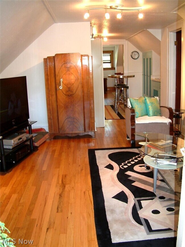 Building Photo - 13834 Clifton Blvd