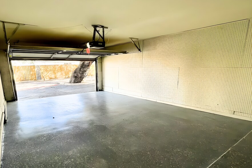 Building Photo - 8642 Fredericksburg Rd