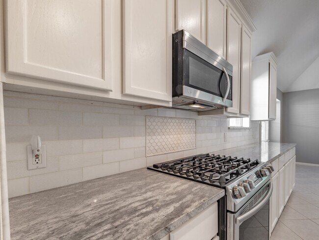 Building Photo - 12807 Village Way Dr