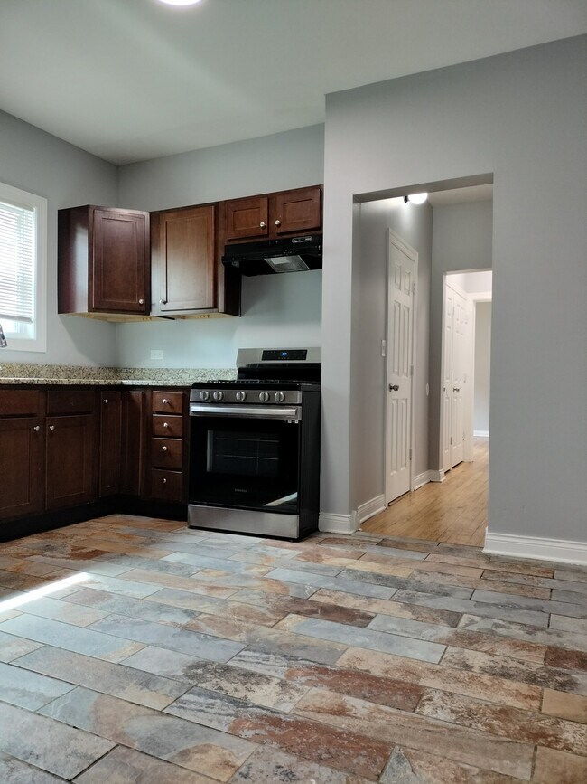 Building Photo - 1344 W 98th Pl