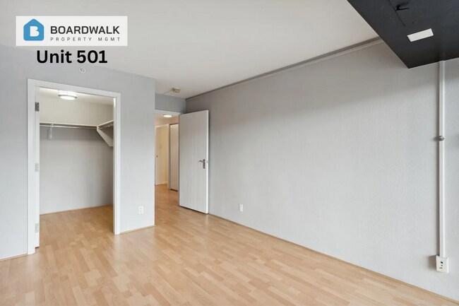 Building Photo - 417 E Kiowa St