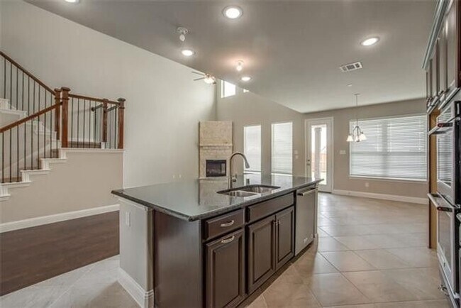 Building Photo - Stunning 5BR House in Sunnyvale
