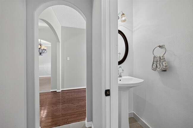 Building Photo - 8519 Babbling Brook Ct