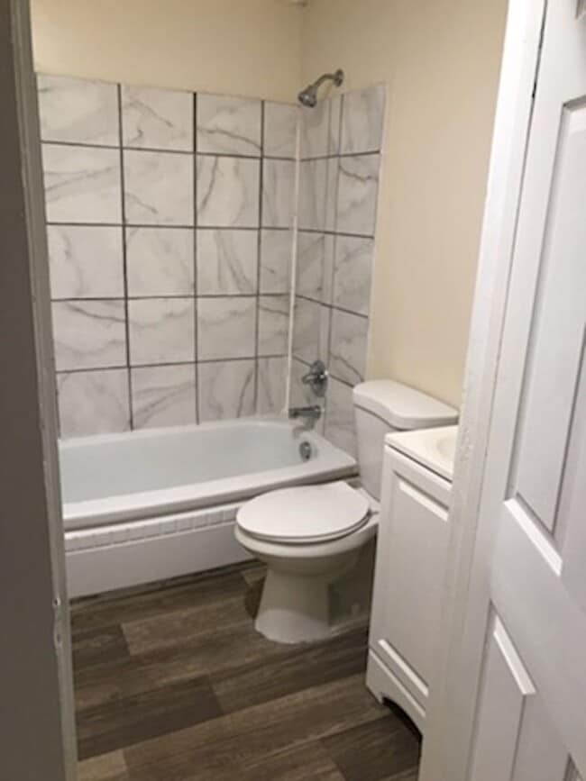 Building Photo - Duplex 1 Bedroom