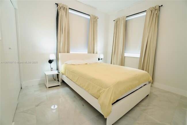 Building Photo - 1505 SW 27th Ct