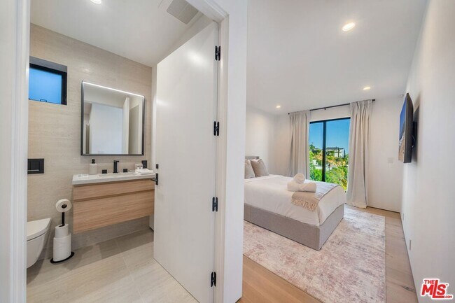 Building Photo - 8800 Hollywood Blvd