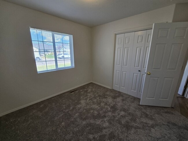 Building Photo - Spacious 4 Bed | 2 Bath Home – 1,520 Sq Ft – Pets Negotiable