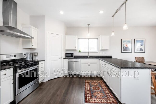 Building Photo - 2624 Beacon Point Ct