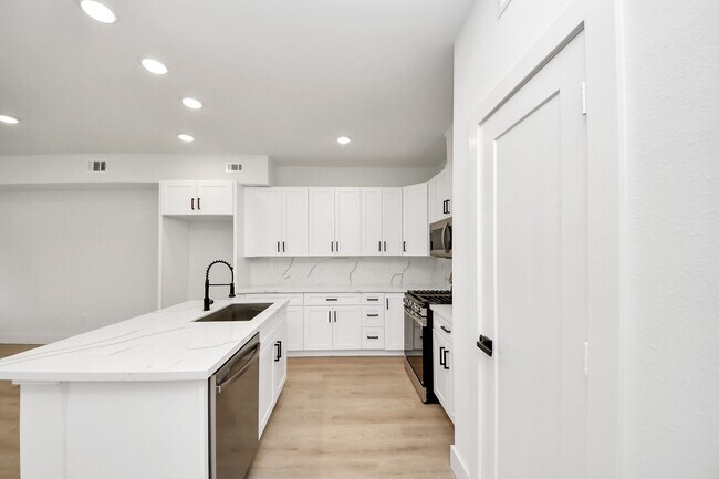 Building Photo - 1316 W Willis St