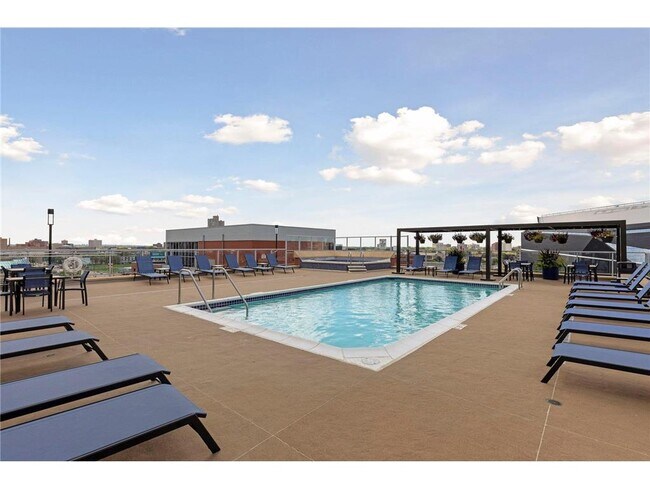 Building Photo - 215 10th Ave S