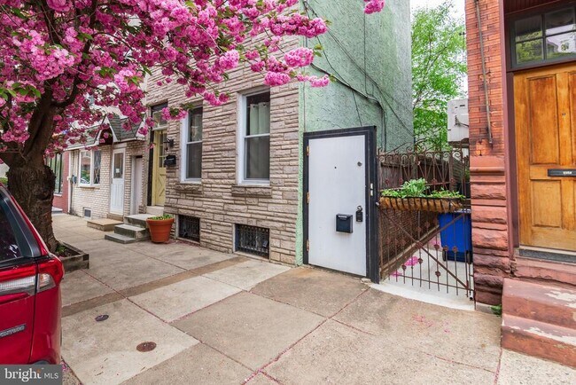 Building Photo - 1221 Marlborough St