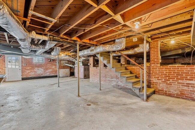 Building Photo - 807 Shamrock Rd