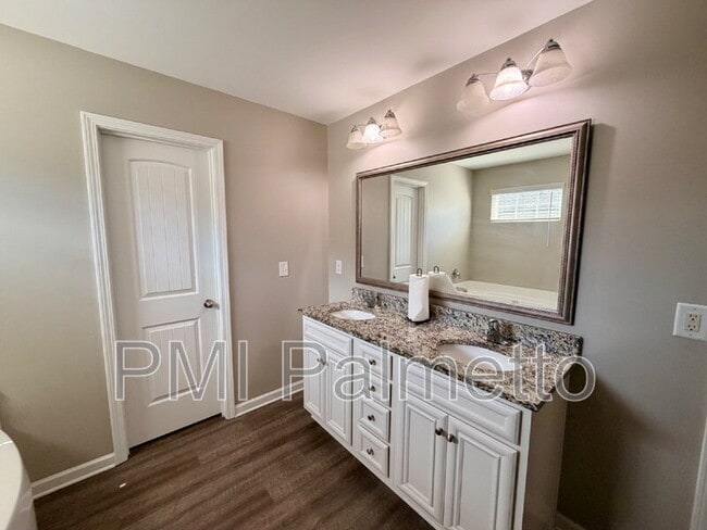Building Photo - 226 Elsoma Dr