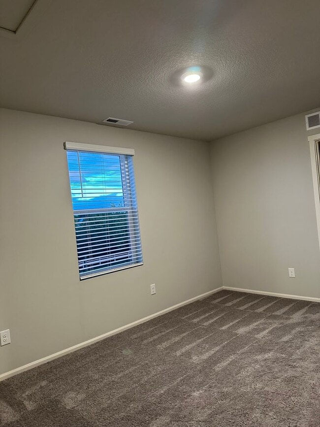 Building Photo - Newly-Built 3 Bed, 2 Bath Home in McMinnville