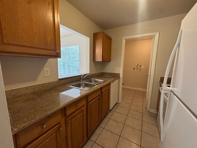 Building Photo - 3 Bedroom, 2 Bath Deltona Home Ready for I...
