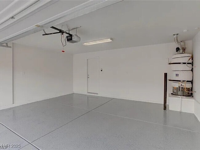 Building Photo - 7021 Town Forest Ave