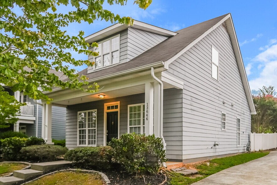 Building Photo - 13646 Carleen Way Dr