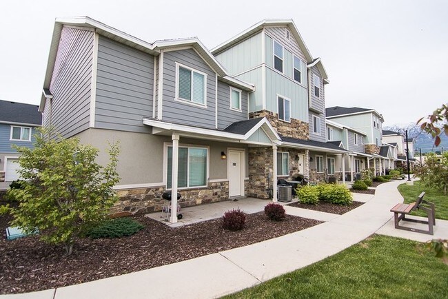 Primary Photo - Amazing Townhome in Edgewater Community