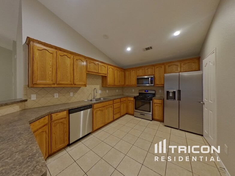 Building Photo - 6441 Claire Dr