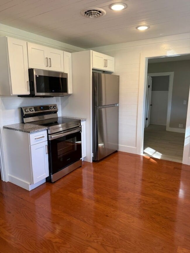 Building Photo - GORGEOUS FARMHOUSE