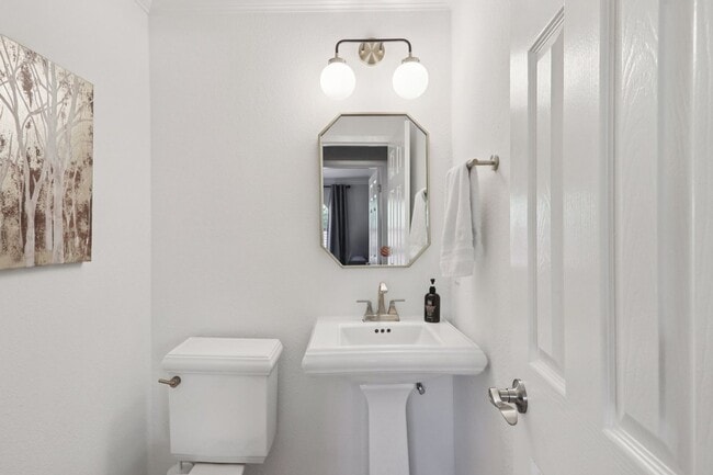 Building Photo - Beautifully Renovated Home with a Large Yard