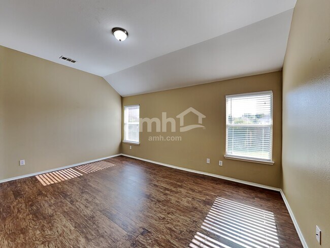 Building Photo - 1200 Seneca Pl