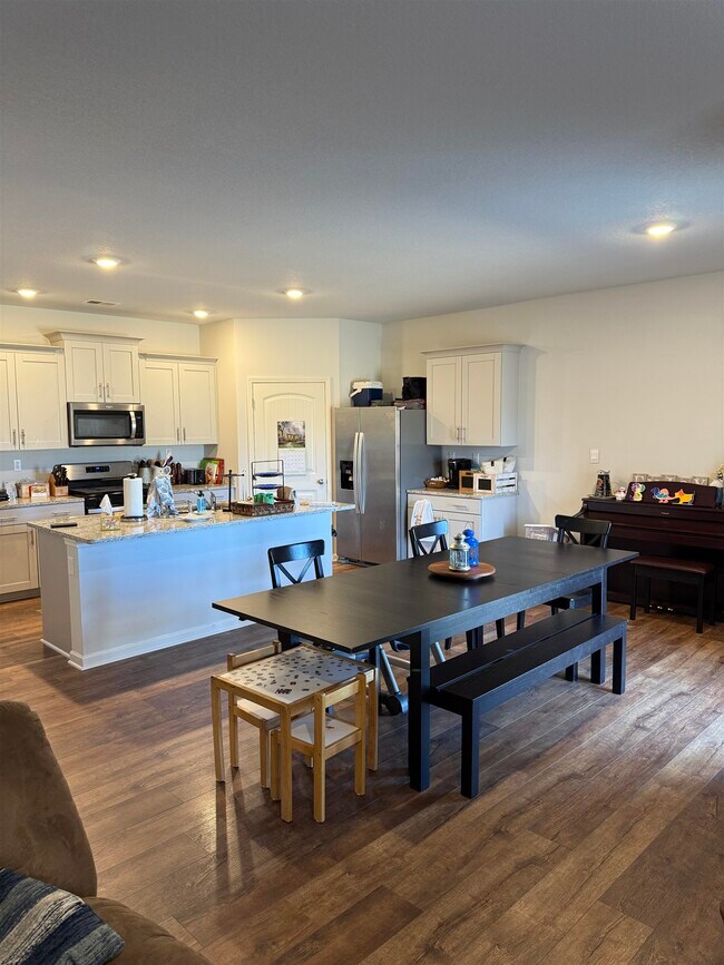 Building Photo - 7968 Hickory Meadow Rd