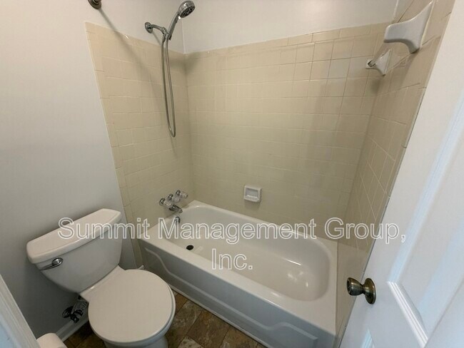 Building Photo - 1528 St Dunstans Rd