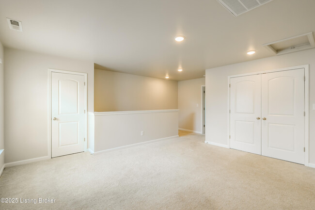 Building Photo - 7907 Cascade Falls Cove